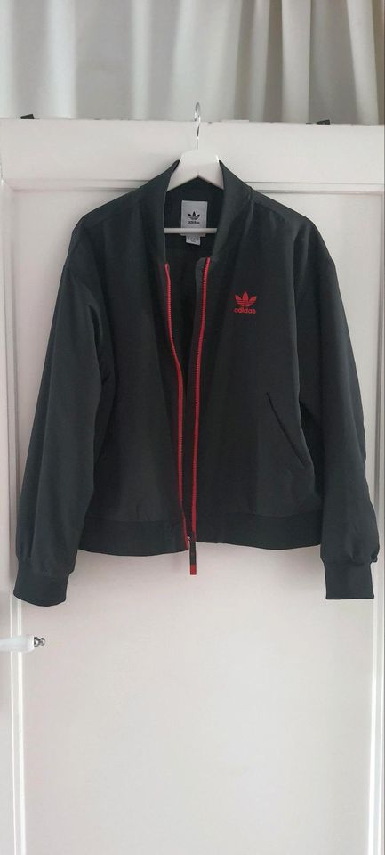 ADIDAS Jacke Größe 42 *neuwertig in Braunschweig