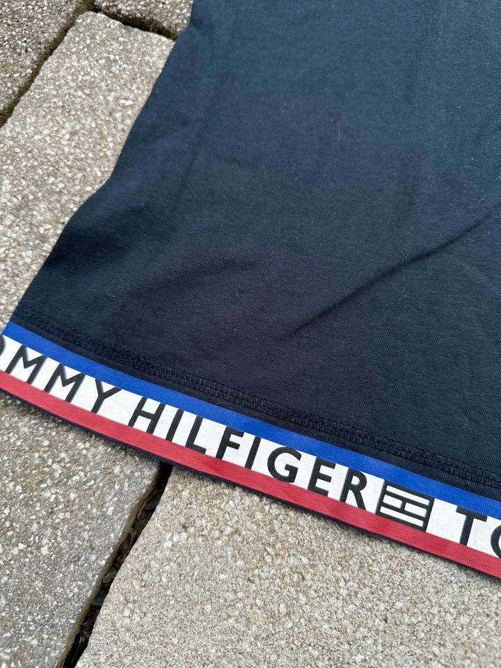 Wie neu Original Tommy Hilfiger T-Shirt blau XS in Biebertal