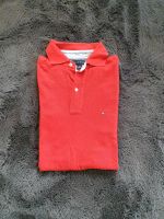 Rotes Tommy Hilfiger Polo T-Shirt Größe XS Niedersachsen - Laatzen Vorschau