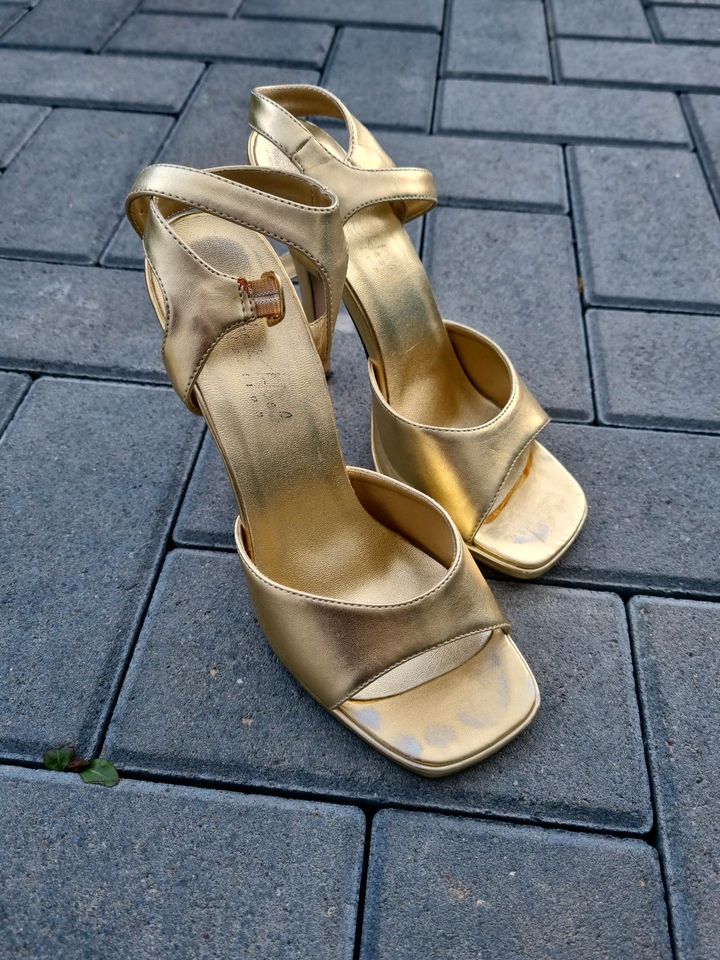 Sandalen gold in Gummersbach