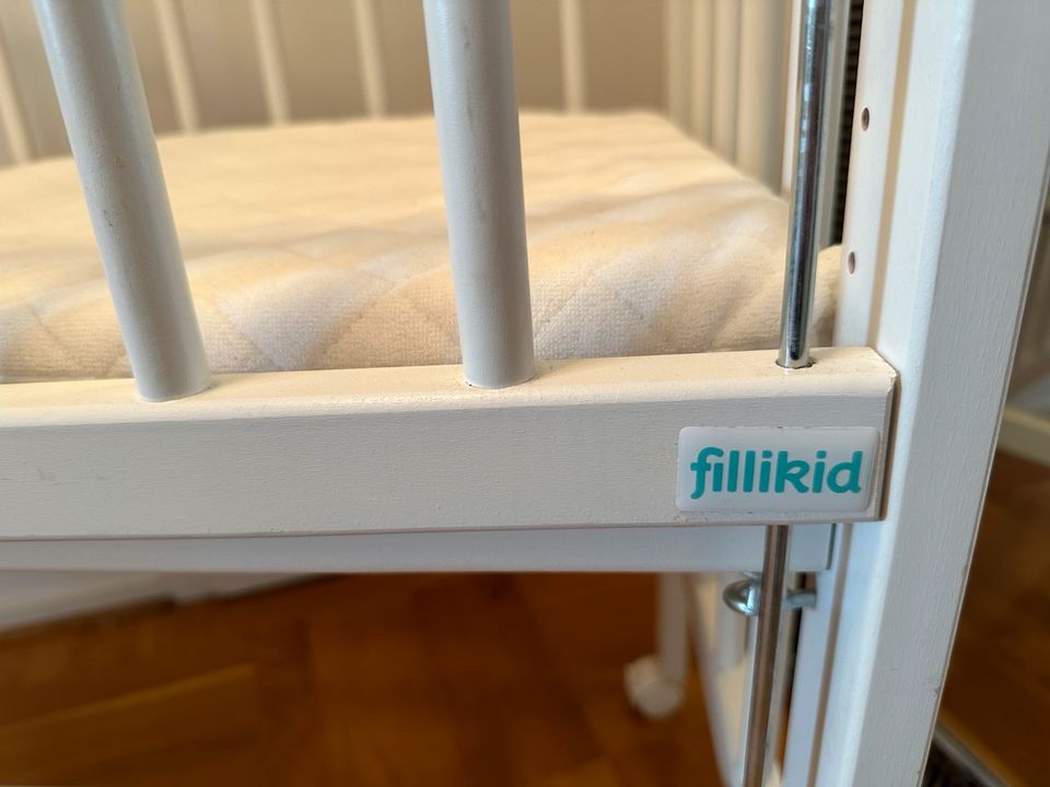 Fillikid baby bett TOP mit Schleierhalter inlk. Matratze in Düsseldorf