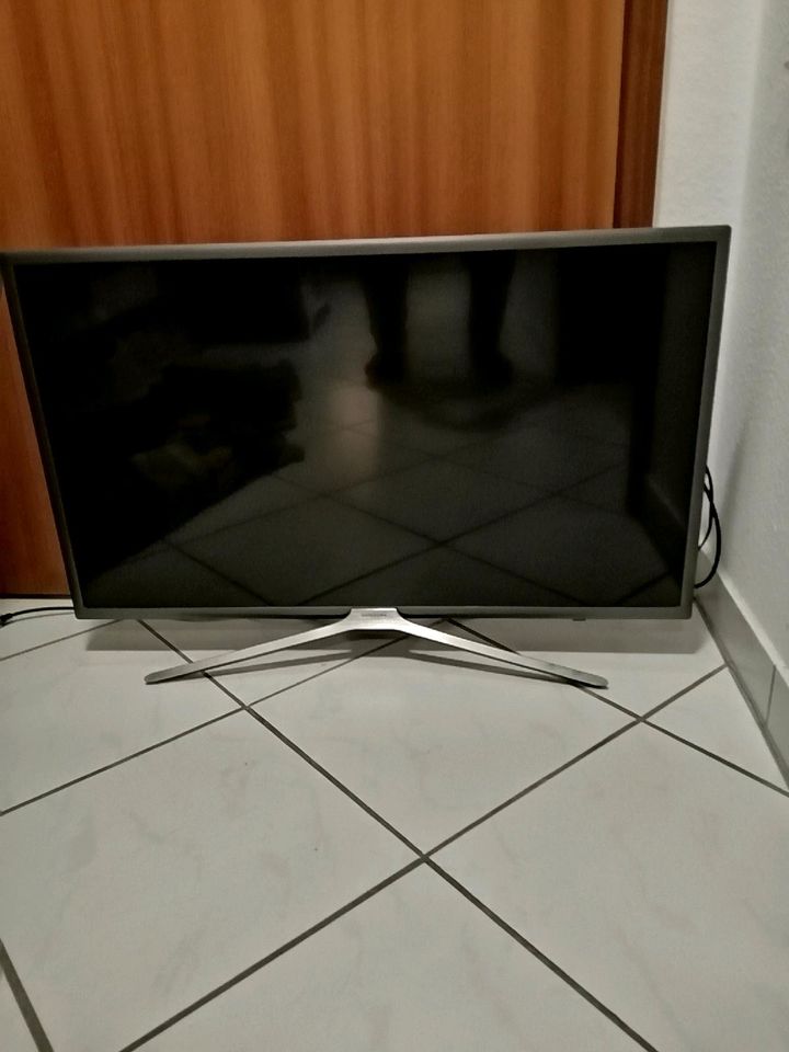 Fernseher von Samsung,82cm  diag. in Dresden