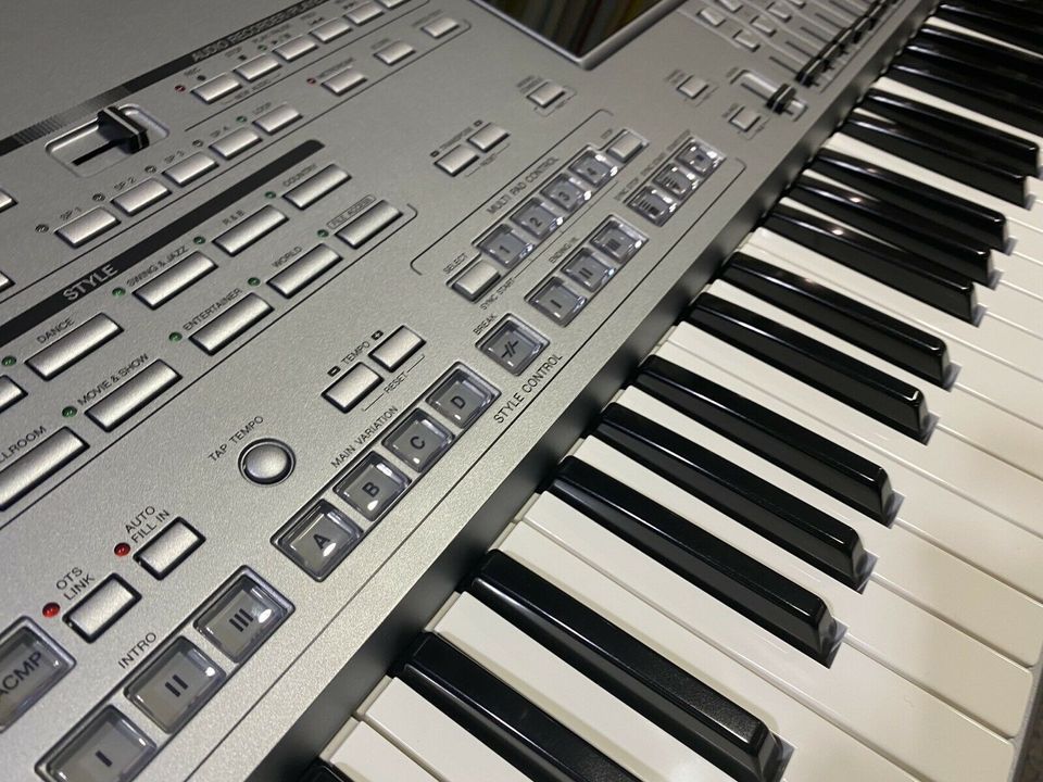 YAMAHA Keyboards Tyros 5 61 und 76 mit Gewährleistung in Pforzheim