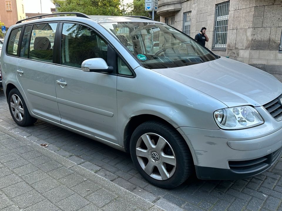 Volkswagen Touran in Duisburg