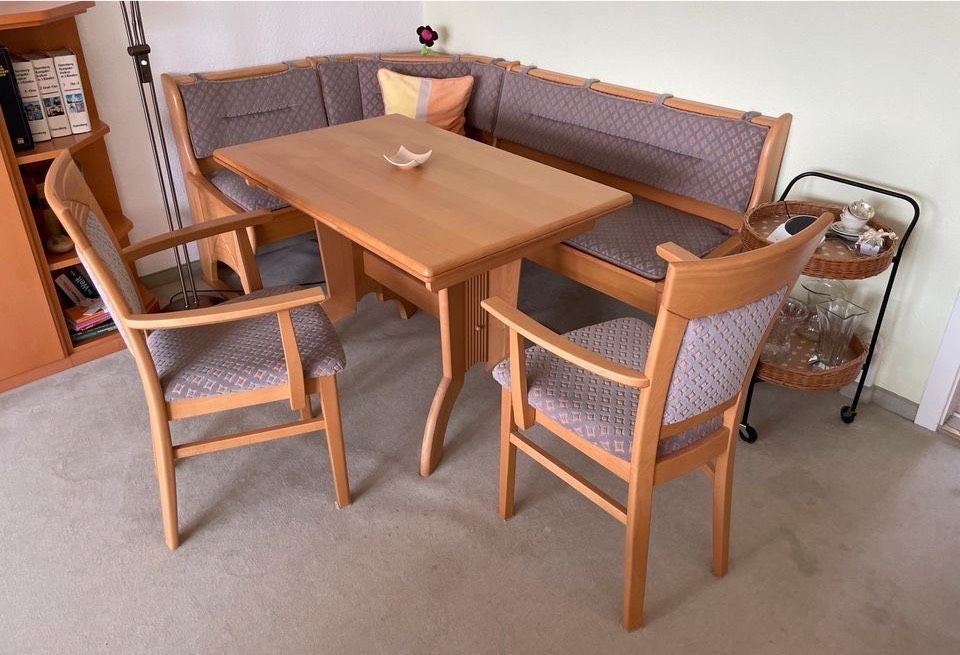 Essgruppe mit Eckbank, Tisch und zwei Stühlen in Freiberg