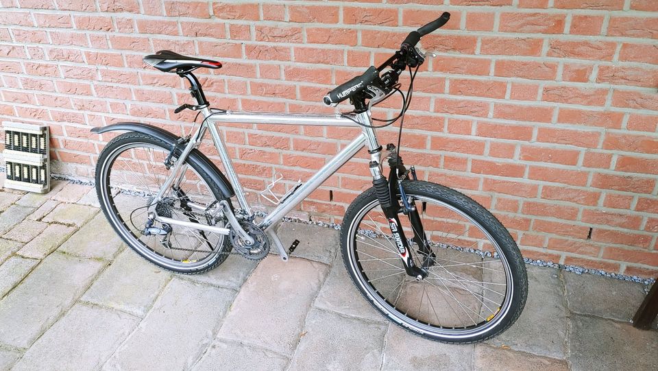 Trekkingrad / Herrenrad 26" / Rahmengr. 21" - 54cm / neue Reifen in Castrop-Rauxel