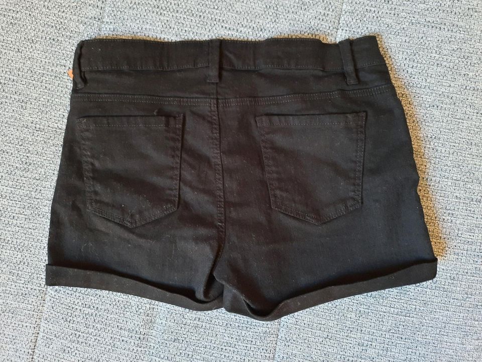 NEU Jeans-Shorts Größe 158 kurze Hose Hot-Pants in Düsseldorf