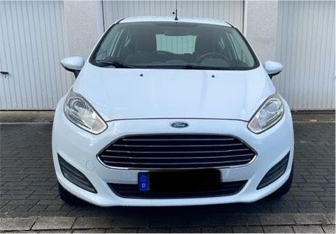 Ford Fiesta Modell 2015 weiß in Düsseldorf