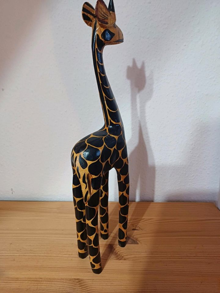 Giraffe aus Holz/Holzschnitzereien in Schönberg / Holm