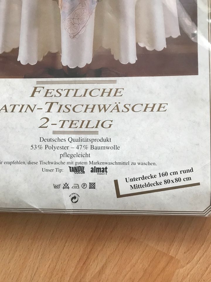 Festliche Satin-Tischwäsche in Bad Friedrichshall