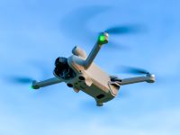 Biete Drohnenflüge für private Aufnahmen (nicht gewerblich) Borsdorf - Borsdorf Vorschau