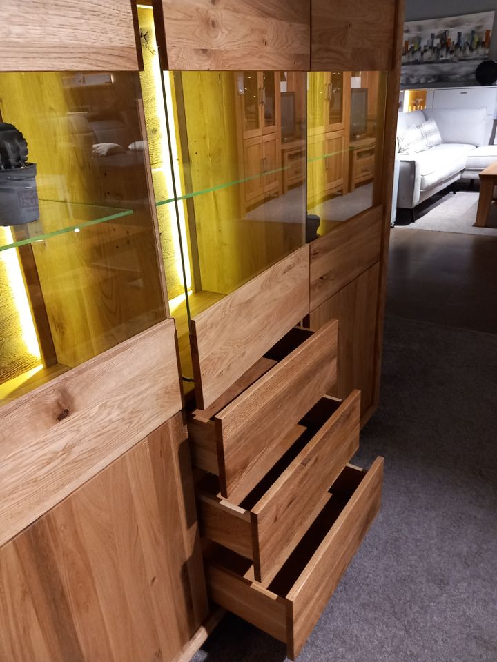 Highboard, Asteiche massiv, Ausstellungsstück, 1.999,--€** in Schneverdingen