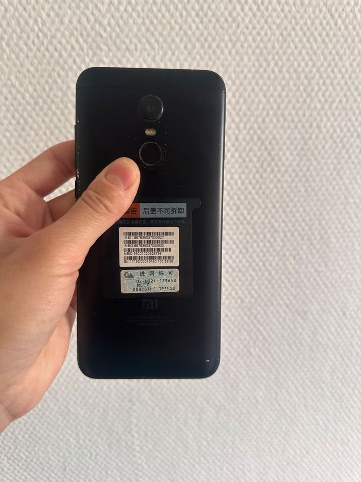 Ich werde das Telefon Xiaomi Redmi 5 Plus 3/32 Black verkaufen in Moosburg a.d. Isar