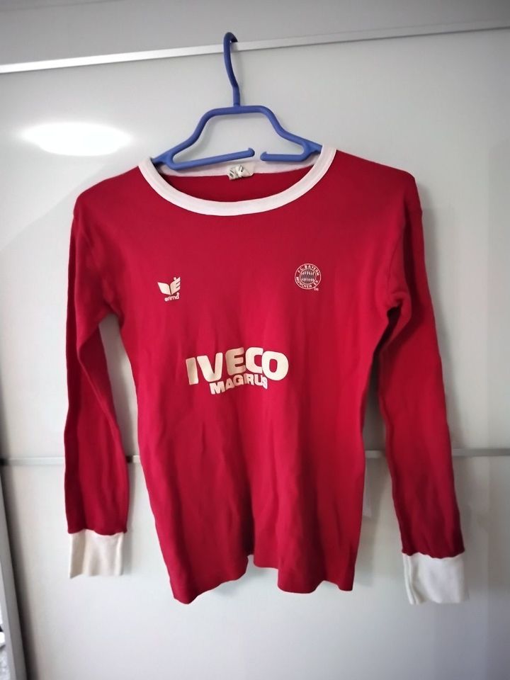 FC Bayern München IVECO Magirus Langarm Trikot  Gr. 152 in Solingen