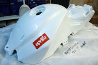 Aprilia RSV4 1000 Factory (13-14) Tank NEU B04534400BM Glanz Weiß Pankow - Weissensee Vorschau