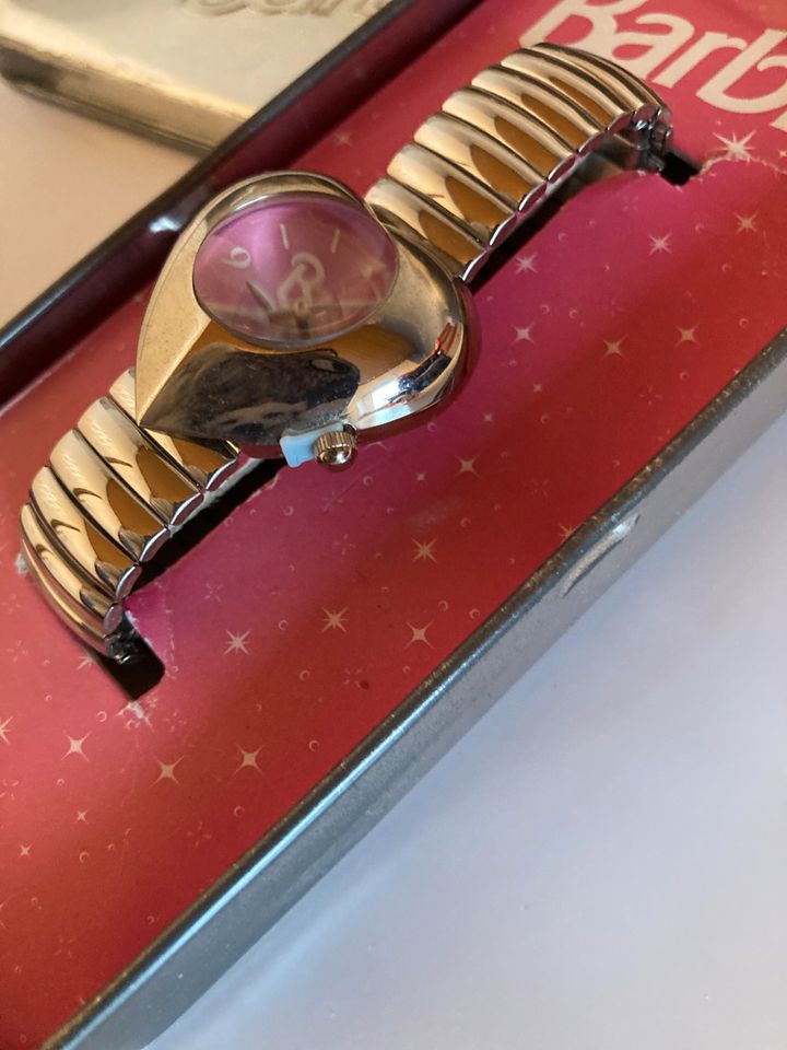 Barbie Uhr Armbanduhr analog Neu mit Metallbox in Frankenberg (Eder)