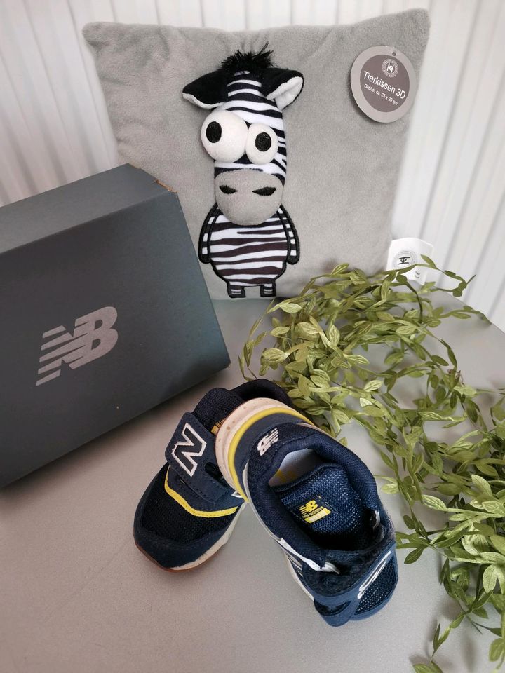 Neue New Balance Sneakers Baby in Altenglan