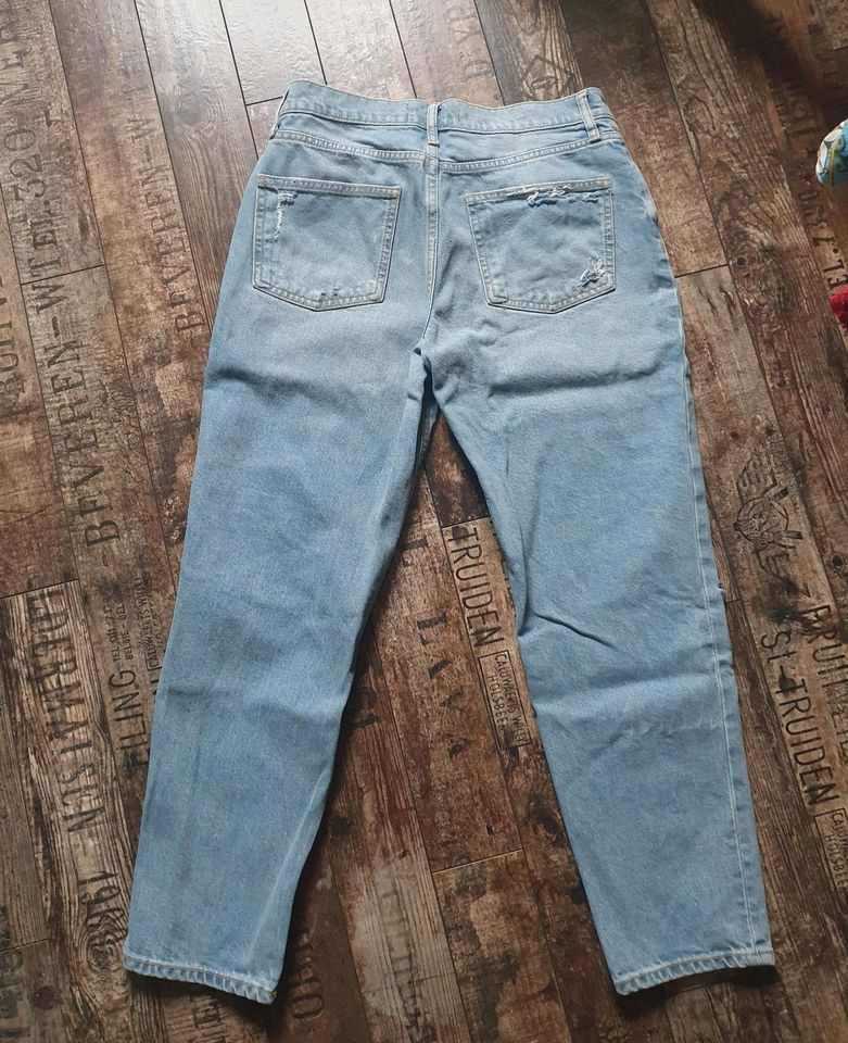 Mom-Jeans hellblau ripped Zara Gr.36/38 in Gablenz