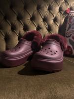 Flauschige Plattform Crocs Weinrot Plattform Stomp Berlin - Marienfelde Vorschau