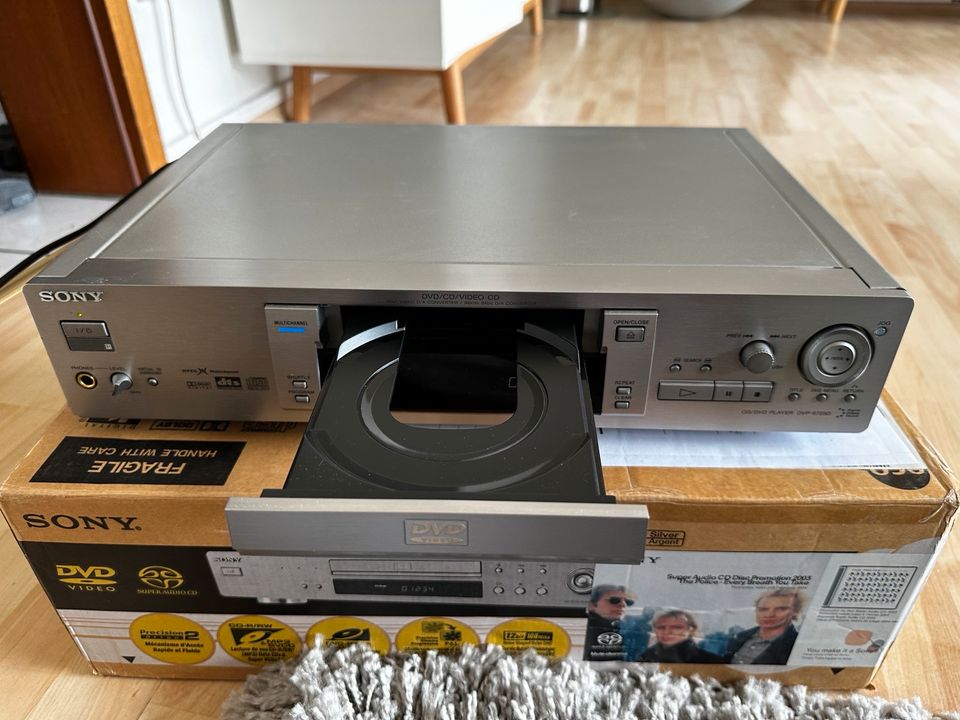 SONY DVD / CD Player QS Front DVP- S725D silber in Vaterstetten