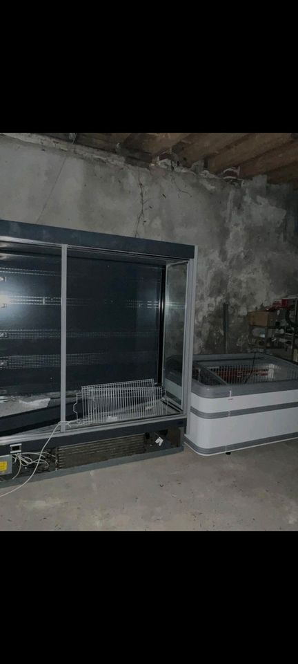 Kühlwand von Carrier und Tiefkühltruhe in Morsbach