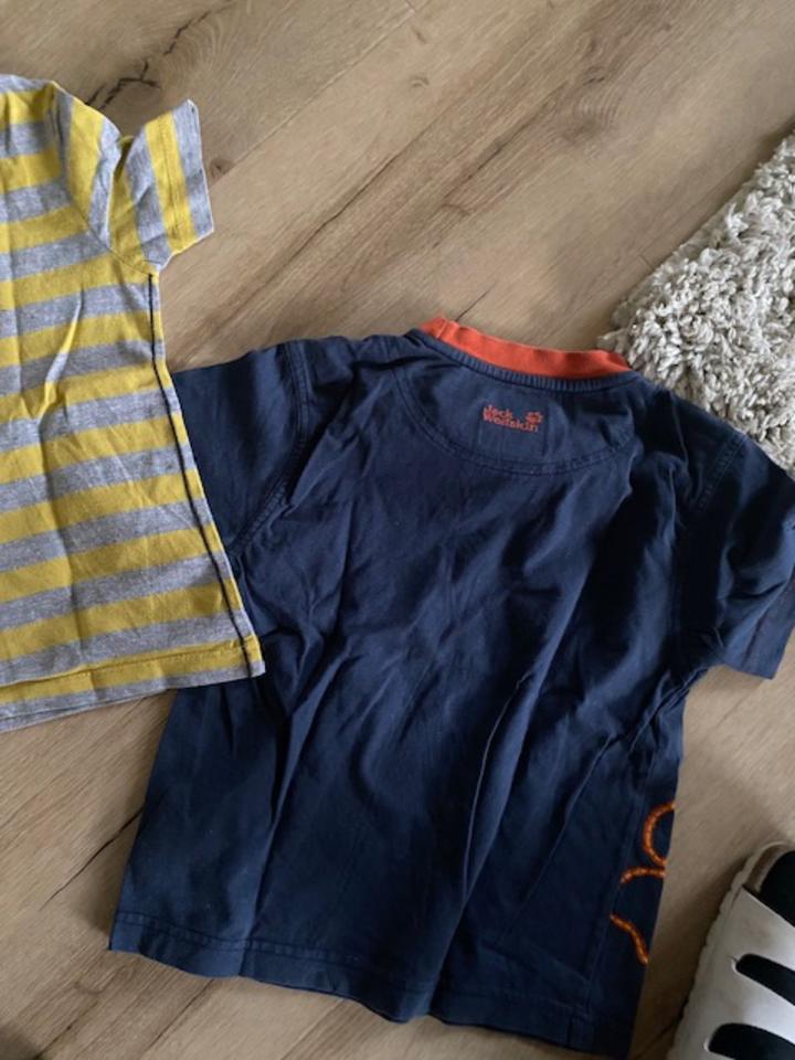 2-teiliges Kleiderpaket Kurzarmshirts Jungs Größe 116/122 in Forchheim