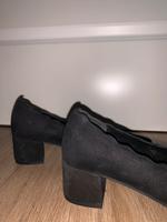 Schwarze Wildleder Pumps (37.5) Leipzig - Baalsdorf Vorschau