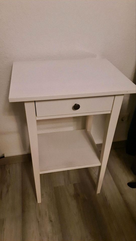 Ikea Hemnes Ablagetisch Beistelltisch mit Schublade weiss in Wiesbaden