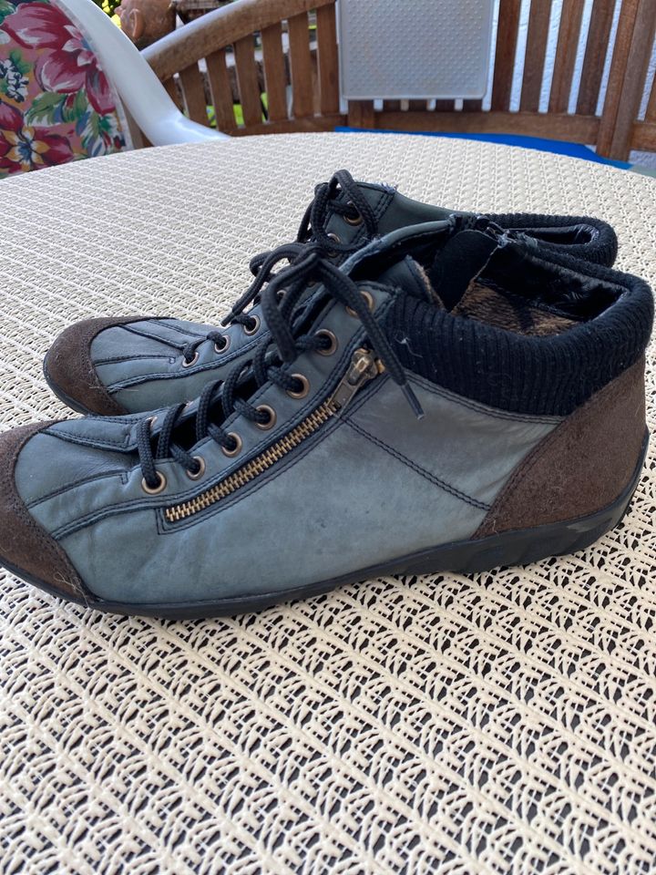 Damenschuhe Gr 43/44. Farbe grau der Fa. Remonte in Wabern