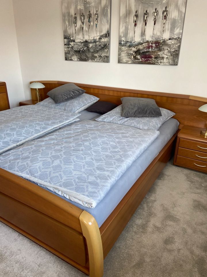 Schlafzimmer- Bett 200 auf 200 cm in Groß-Umstadt