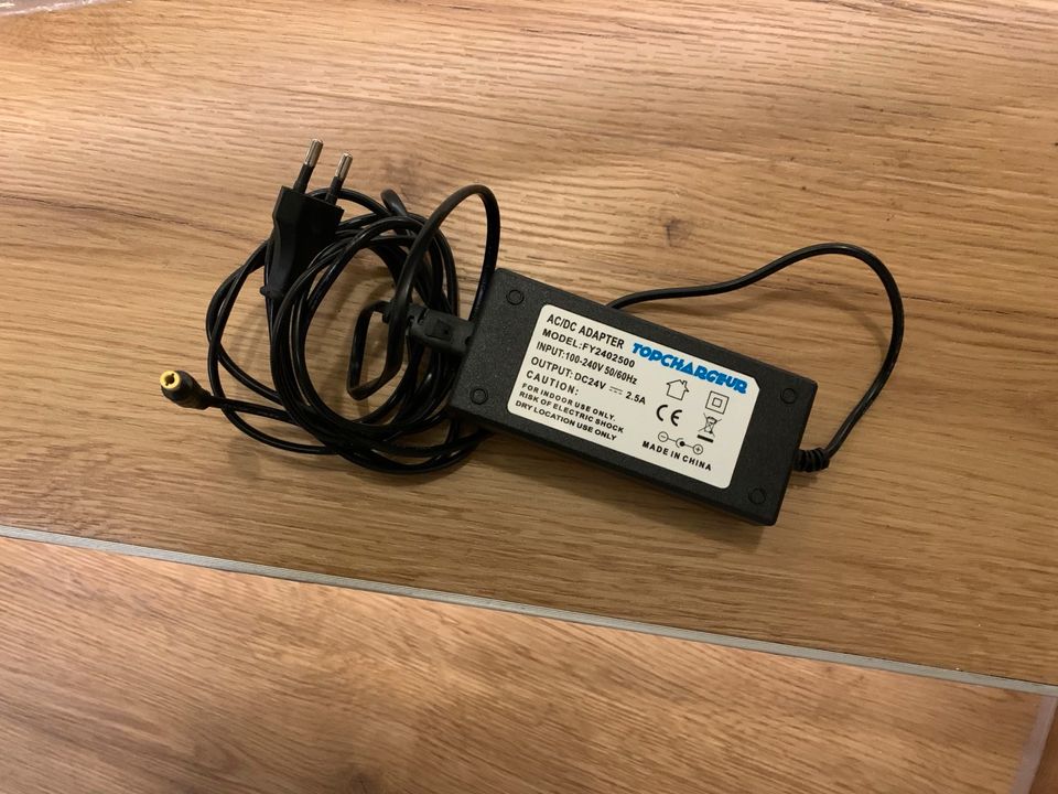 AC/DC Adapter Netzteil 100-240V 50/60Hz 2,5A in Dresden