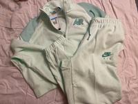 Nike Jogginganzug Damen Freizeitanzug Jogginghose Sweatshirt Niedersachsen - Winsen (Luhe) Vorschau