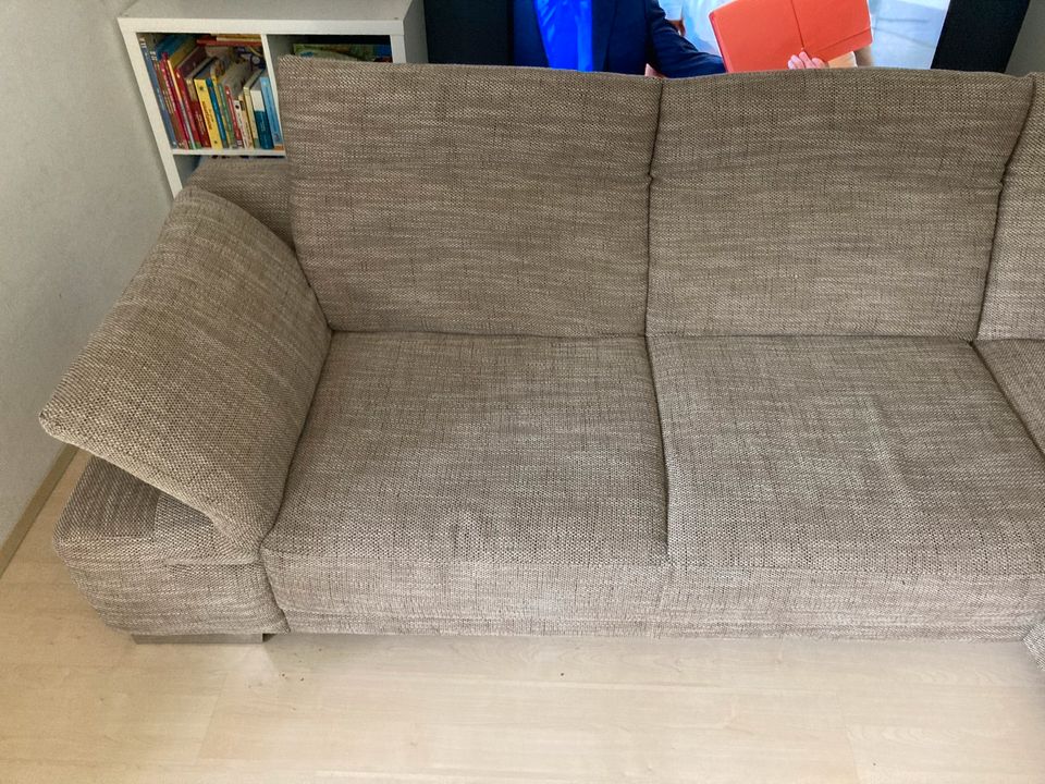 Sofa Couch Wohnlandschaft mit Hocker / kann Transport anbieten in Kirchheim bei München