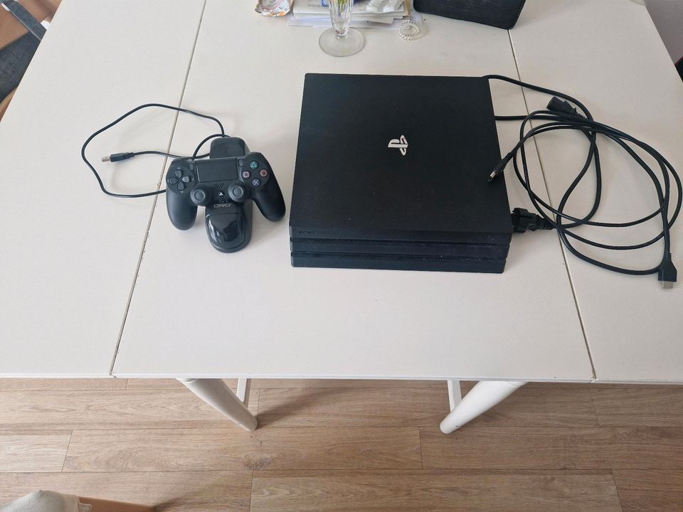 Playstation 4 pro 1 TB in Buxtehude