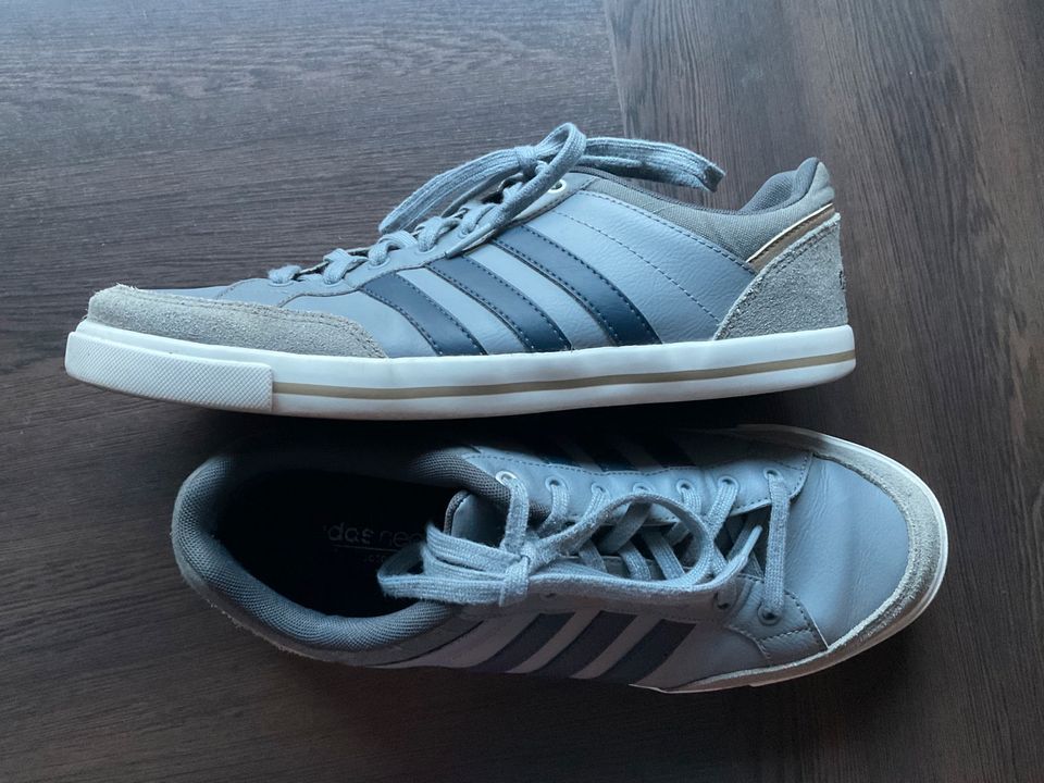 Adidas Neo Schuhe Sneaker Gr. 46, ehr kleiner 44 / 45 grau in  Nordrhein-Westfalen - Arnsberg | eBay Kleinanzeigen ist jetzt Kleinanzeigen