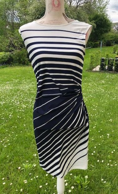 Montego, wunderschönes, figurbetonendes Kleid, mit Raffung in Wuppertal