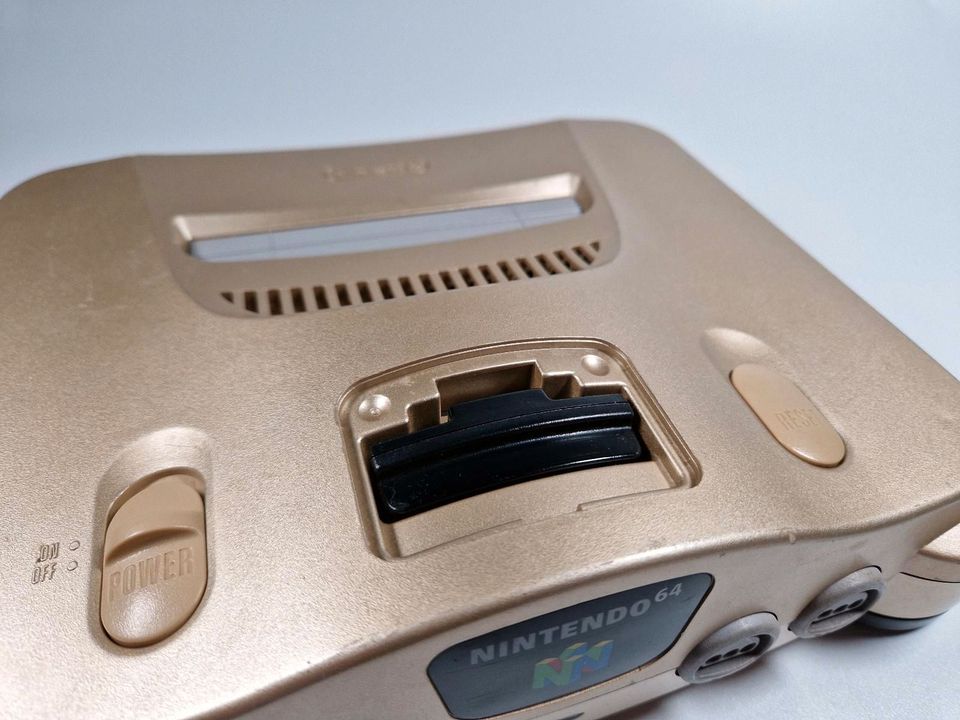 Original Nintendo 64 Konsole Gold Special Edition NTSC-J in Frankfurt am Main