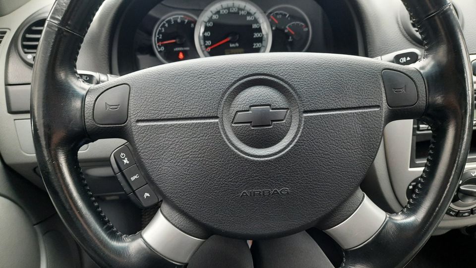 Chevrolet Lacetti 1.6 SX, ÖL+TÜV NEU, AHK, Klima,8 Fach bereif in Rotenburg