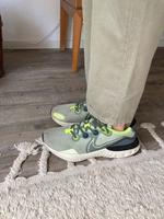 Streetwear NIKE Renew Run Herren Laufschuhe Sneaker rare Neon Niedersachsen - Oldenburg Vorschau