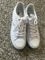 Fila Schuhe in Größe 42 weiß Schleswig-Holstein - Itzehoe Vorschau