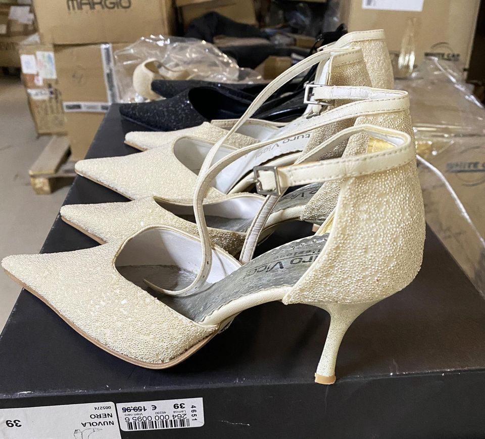 205 Paar Elegante Damenschuhe, Großhandel Restposten in Tanna