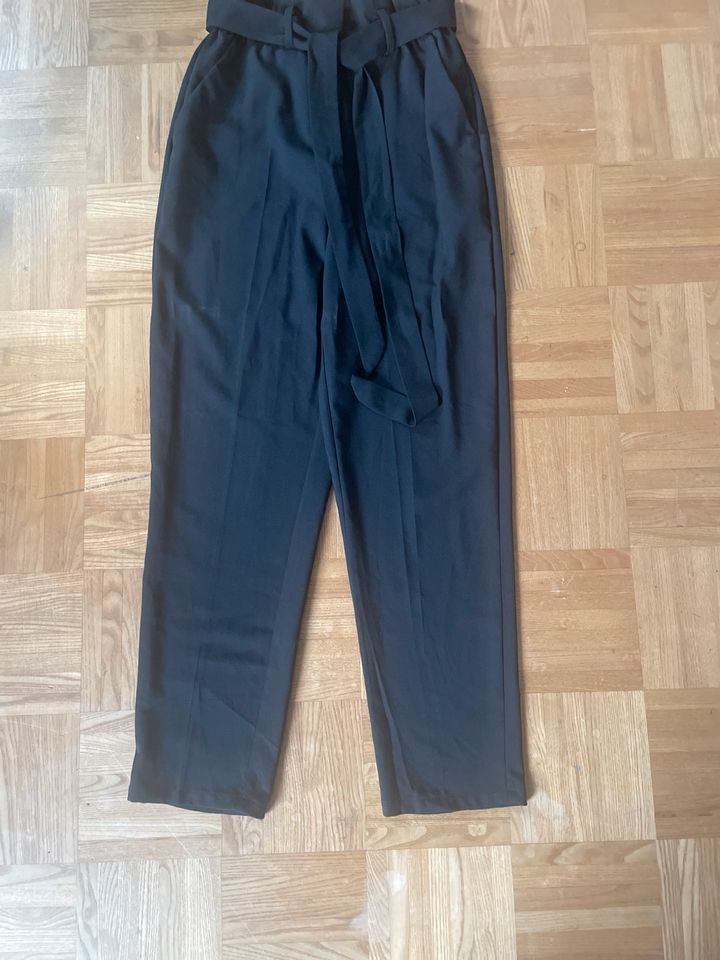 H&M Hose, Stoffhose, Paperbaghose mit Gürtel schwarz, neu süß top in Schlüsselfeld