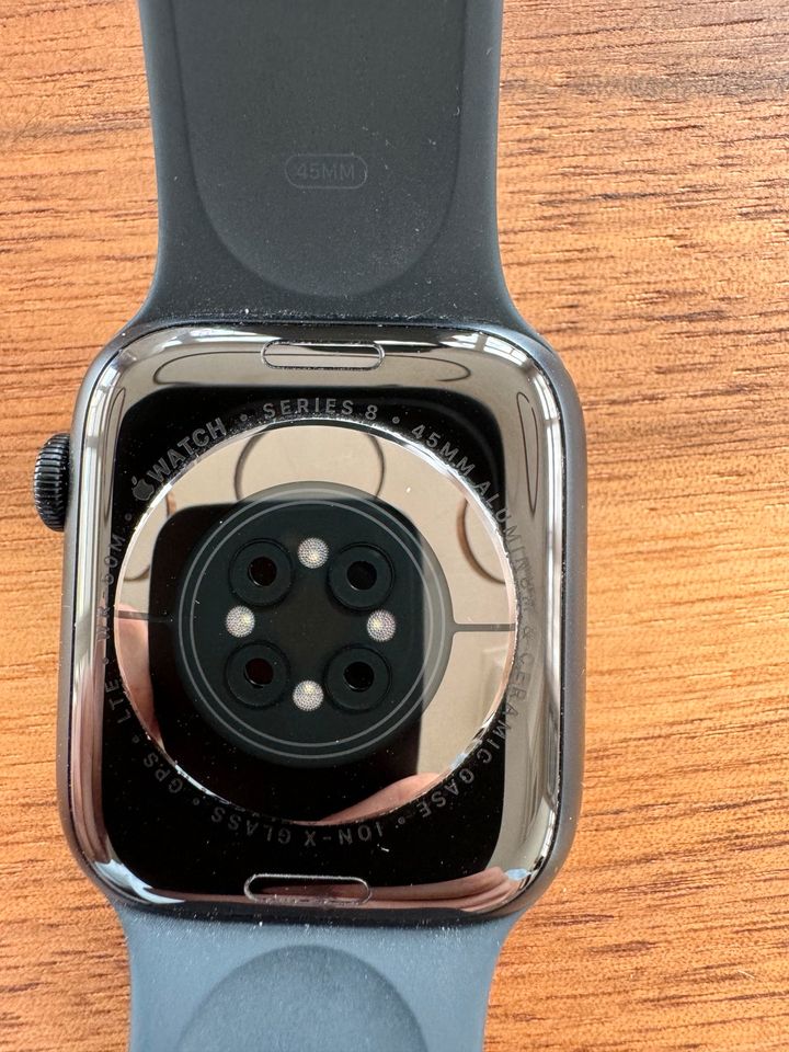 Apple Watch 8 45MM LTE in Stuttgart