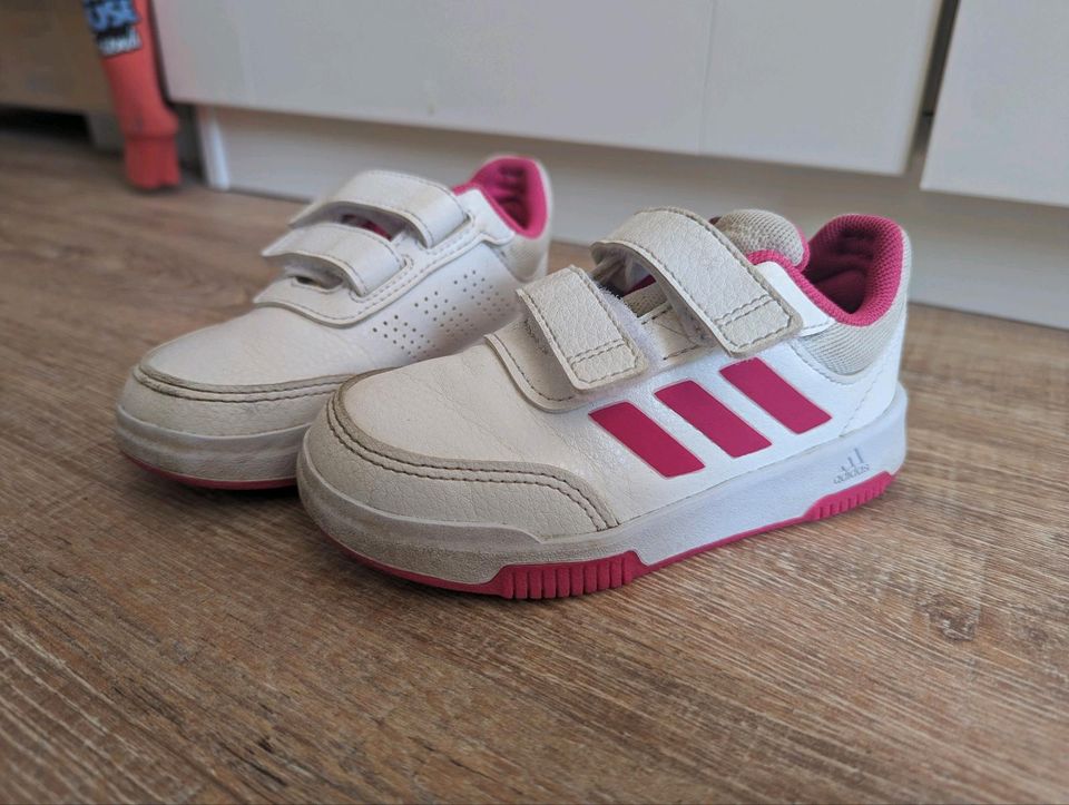 Adidas Sneaker Schuhe Gr. 26 pink in Berlin