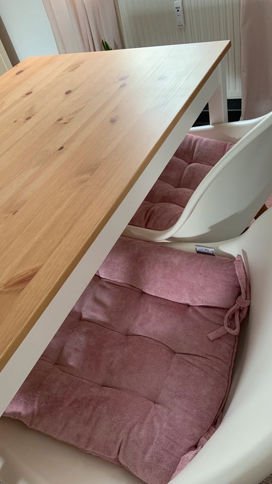 IKEA Küchentisch mit Bänken/Stühlen, Polstern + Teppich! WIE NEU in Hanau