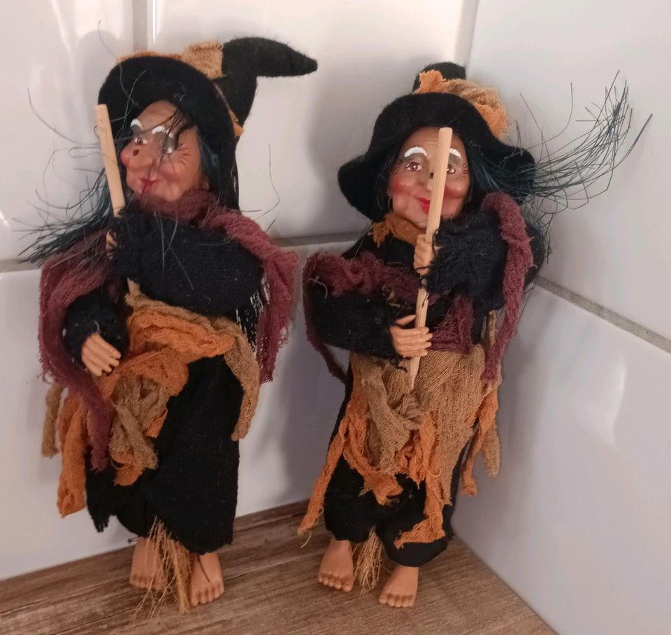 2x Deko Hexen Puppen zum Aufhängen Halloween Top-Zustand wie NEU in Berlin