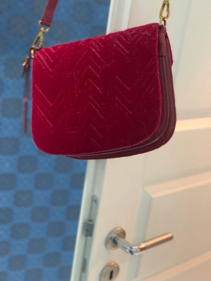 MCM Handtasche rot samt in Oberneisen