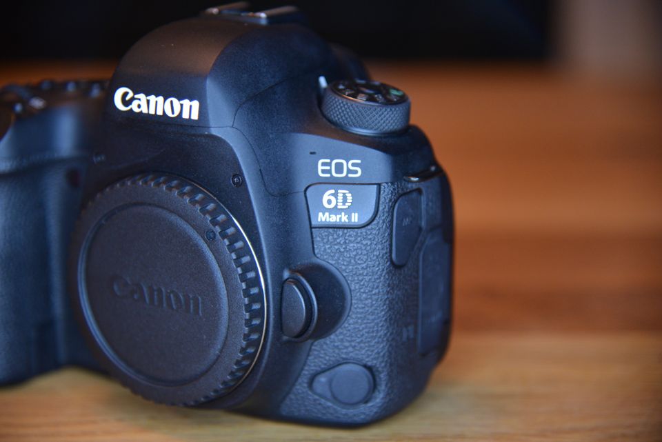 Canon EOS 6D Mark II DSLR Spiegelreflex Kamera 10.000 Auslöser in Ergolding