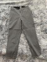 H&M Hose Jeans Business schwarz weiß kariert Größe 40 Nordrhein-Westfalen - Bestwig Vorschau