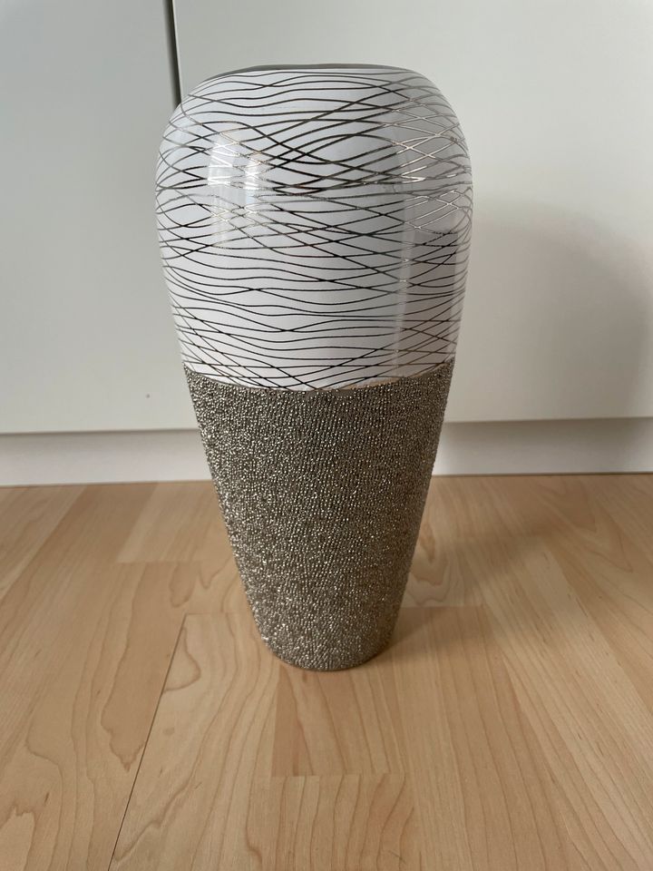 Vase silber/weiß in Hamburg